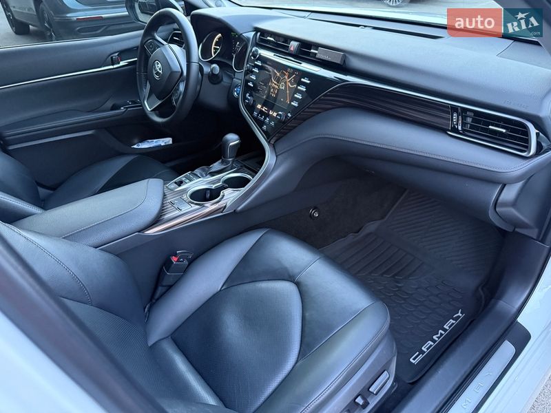 Седан Toyota Camry 2020 в Киеве