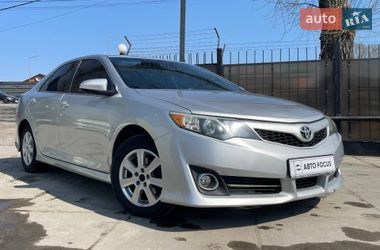 Седан Toyota Camry 2013 в Києві