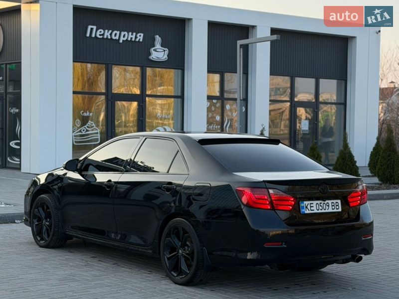 Седан Toyota Camry 2011 в Днепре