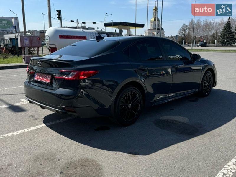 Седан Toyota Camry 2025 в Днепре