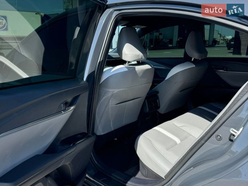 Седан Toyota Camry 2025 в Днепре