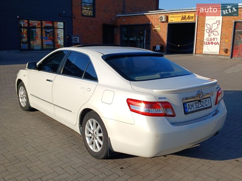 Седан Toyota Camry 2011 в Кременчуге