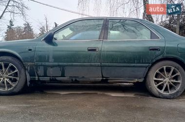Седан Toyota Camry 2000 в Киеве