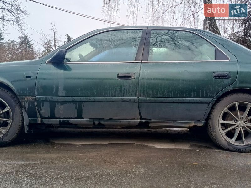 Седан Toyota Camry 2000 в Киеве