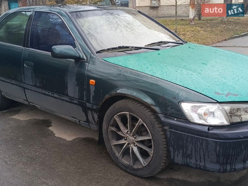 Седан Toyota Camry 2000 в Киеве