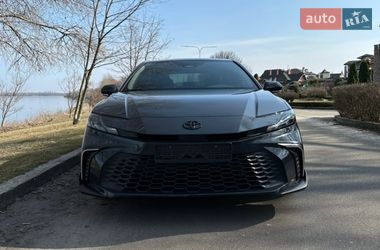 Седан Toyota Camry 2025 в Киеве