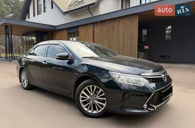 Седан Toyota Camry 2017 в Киеве