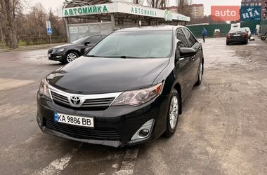 Седан Toyota Camry 2014 в Києві