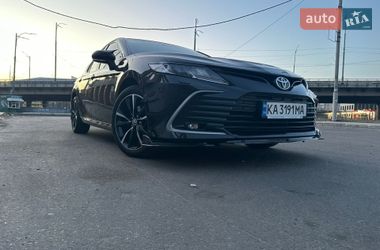 Седан Toyota Camry 2022 в Києві