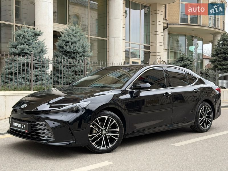 Седан Toyota Camry 2025 в Киеве