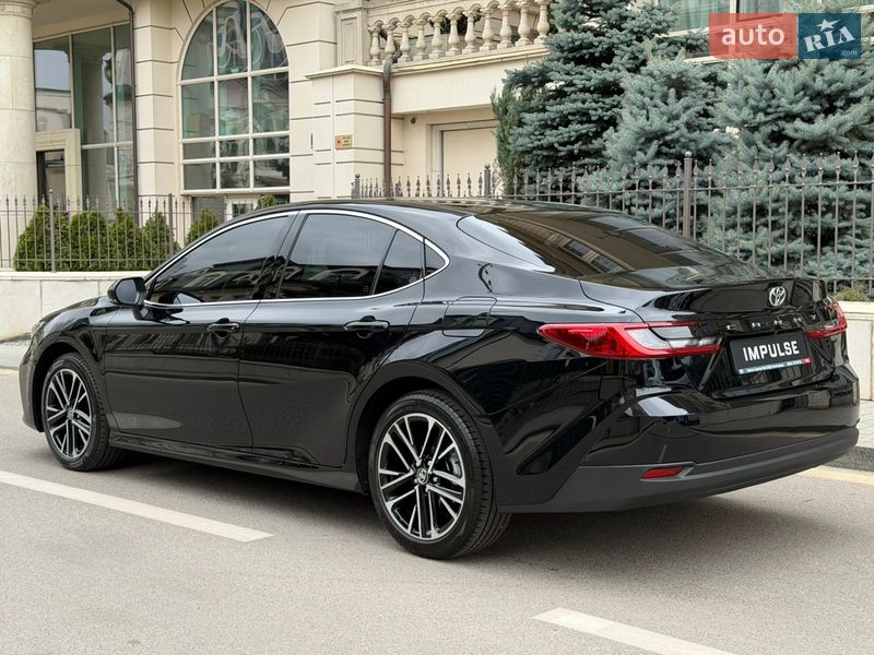 Седан Toyota Camry 2025 в Киеве