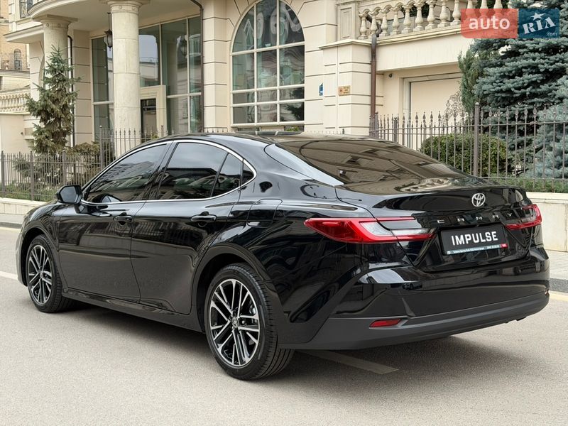 Седан Toyota Camry 2025 в Киеве