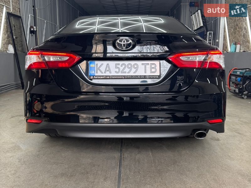 Седан Toyota Camry 2018 в Киеве