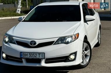 Седан Toyota Camry 2012 в Киеве