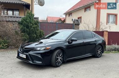 Седан Toyota Camry 2022 в Рівному