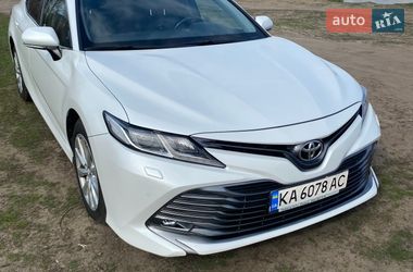 Седан Toyota Camry 2018 в Киеве