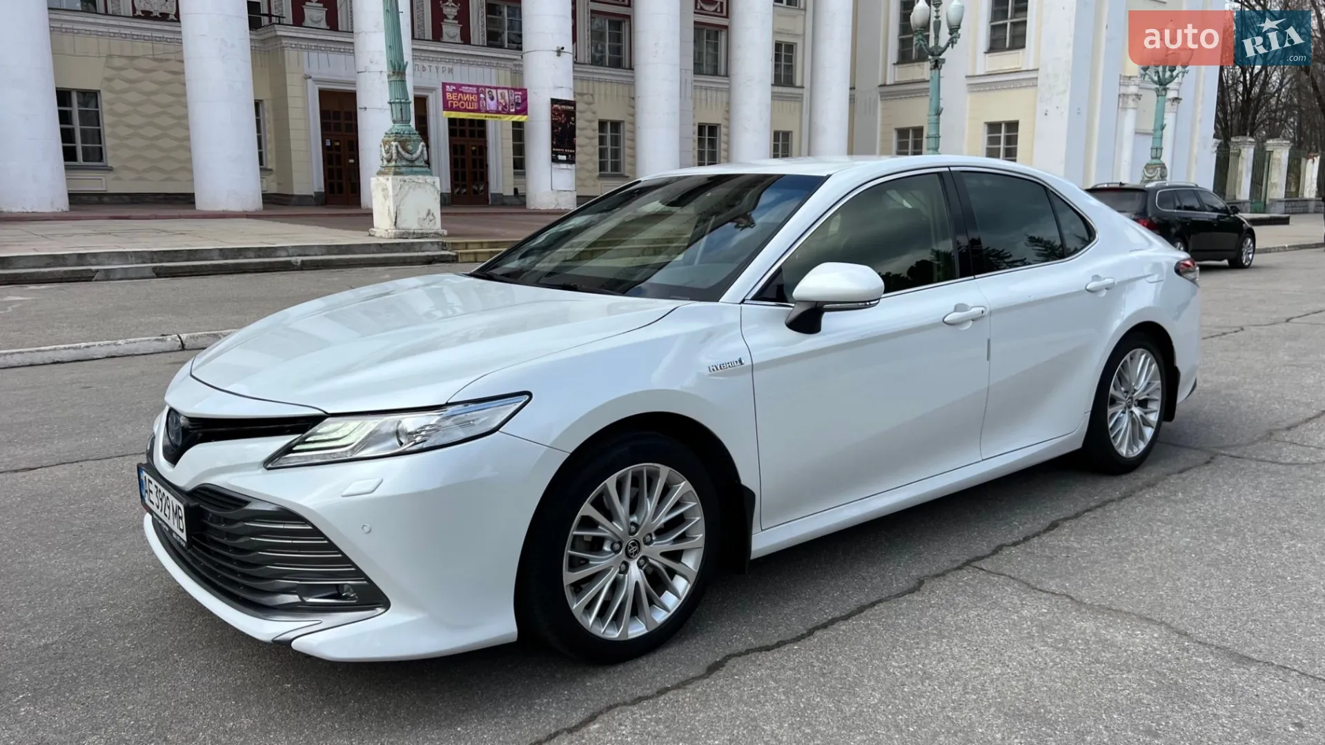 2019 Toyota Camry - фото 1