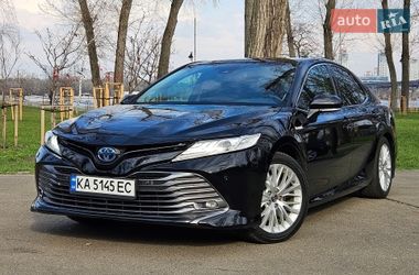 Седан Toyota Camry 2019 в Києві