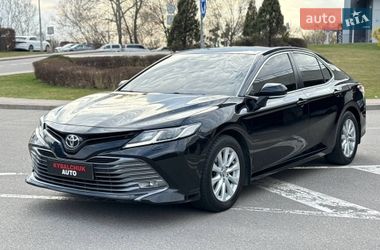 Седан Toyota Camry 2017 в Києві