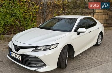 Седан Toyota Camry 2019 в Киеве