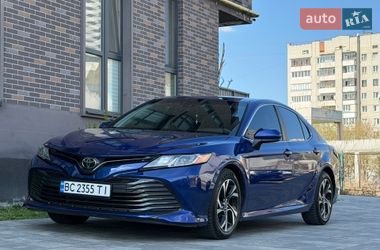 Седан Toyota Camry 2018 в Львові