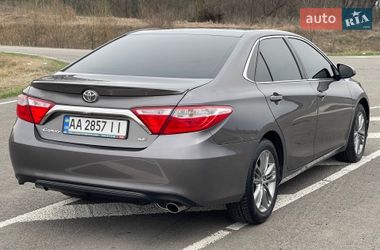 Седан Toyota Camry 2015 в Киеве