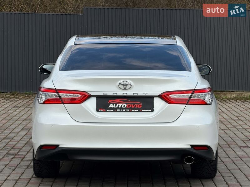 Седан Toyota Camry 2019 в Луцьку