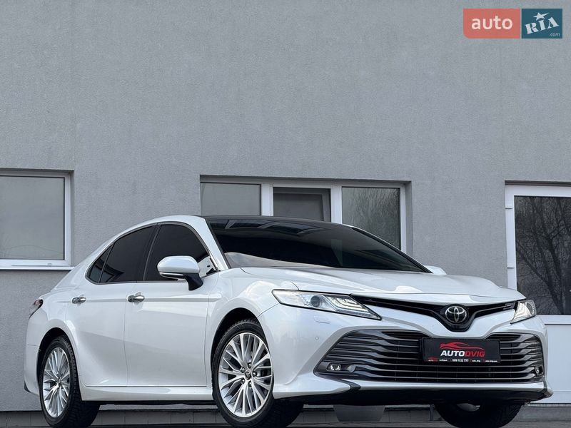 Седан Toyota Camry 2019 в Луцьку