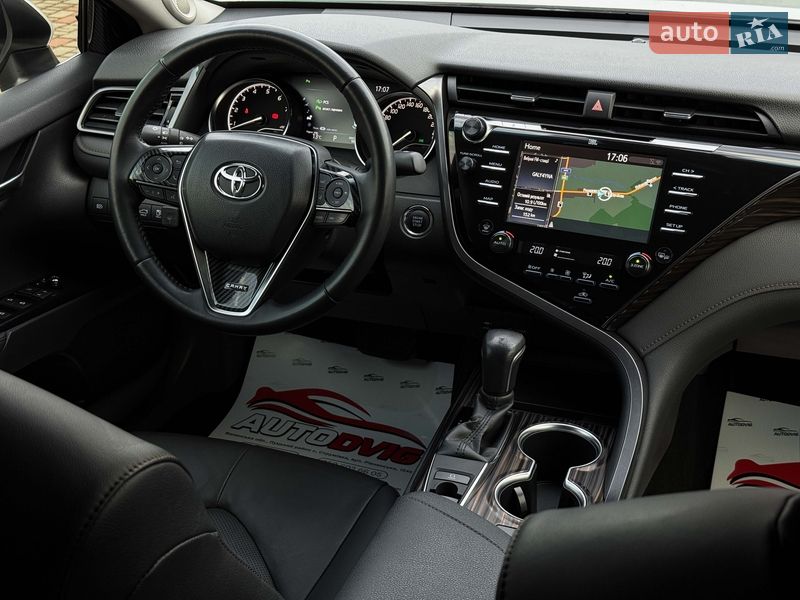 Седан Toyota Camry 2019 в Луцьку