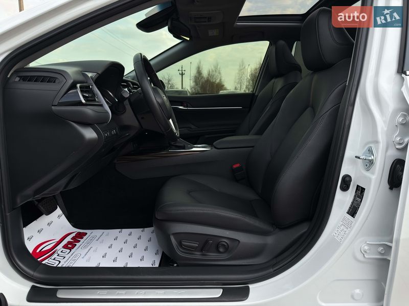 Седан Toyota Camry 2019 в Луцьку