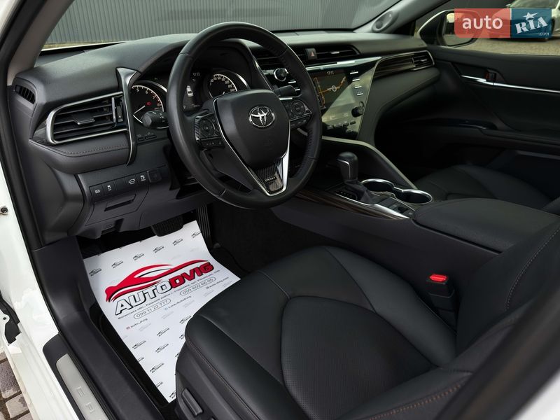 Седан Toyota Camry 2019 в Луцьку