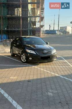 Седан Toyota Camry 2010 в Ровно