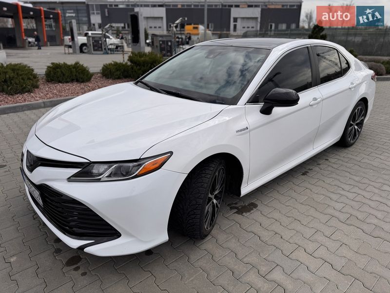 Седан Toyota Camry 2019 в Харькове