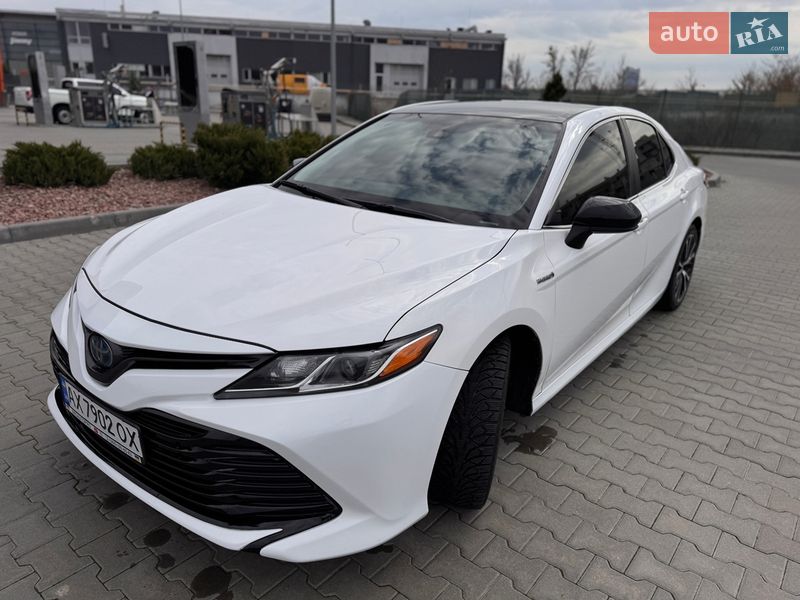Седан Toyota Camry 2019 в Харькове