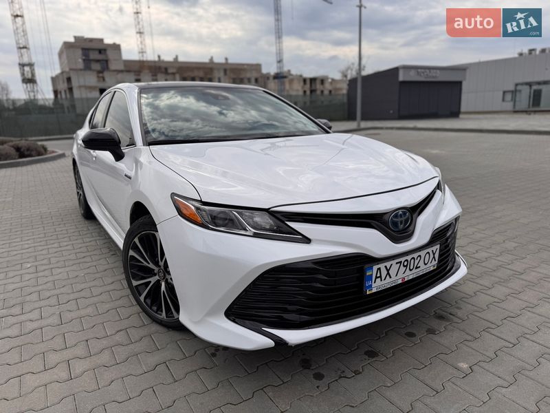 Седан Toyota Camry 2019 в Харькове