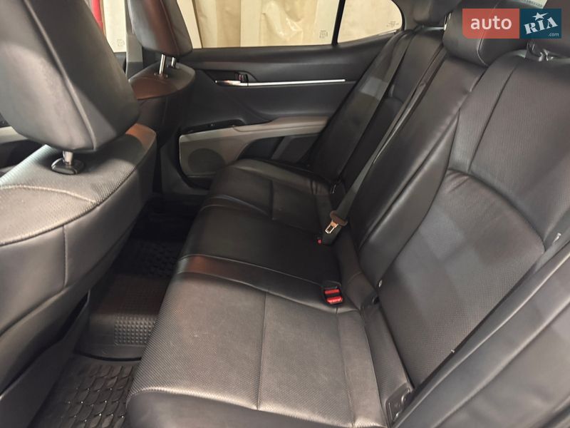 Седан Toyota Camry 2019 в Харькове