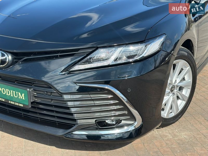 Седан Toyota Camry 2022 в Киеве