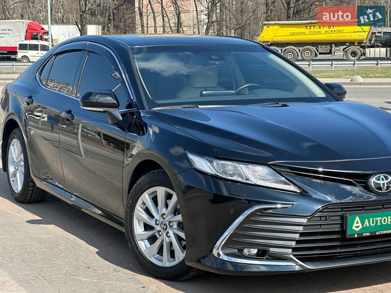 Седан Toyota Camry 2022 в Киеве