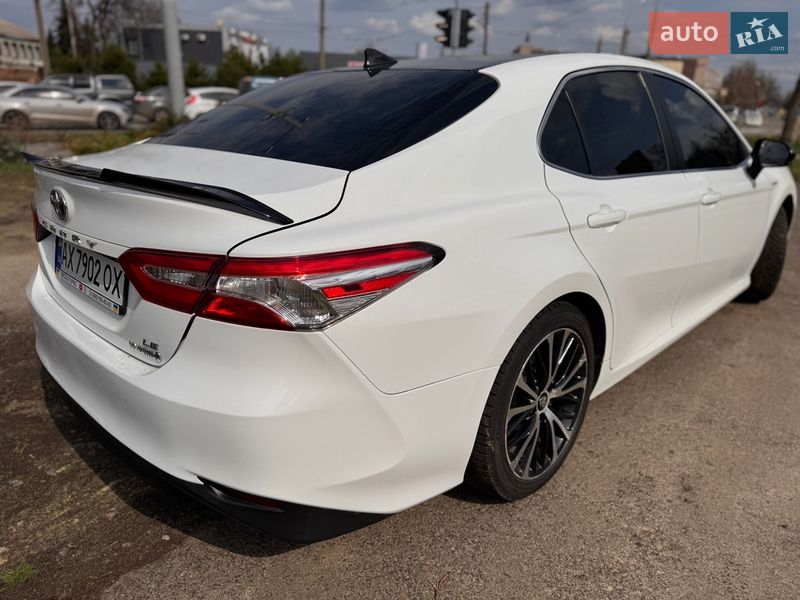 Седан Toyota Camry 2019 в Харькове