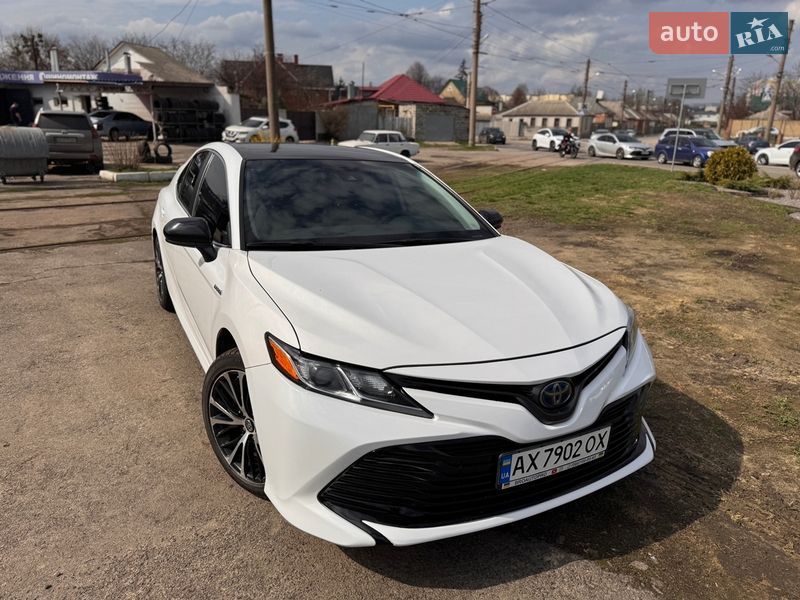 Седан Toyota Camry 2019 в Харькове