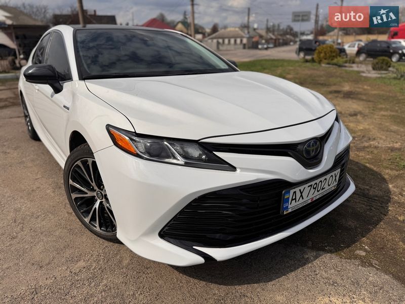 Седан Toyota Camry 2019 в Харькове