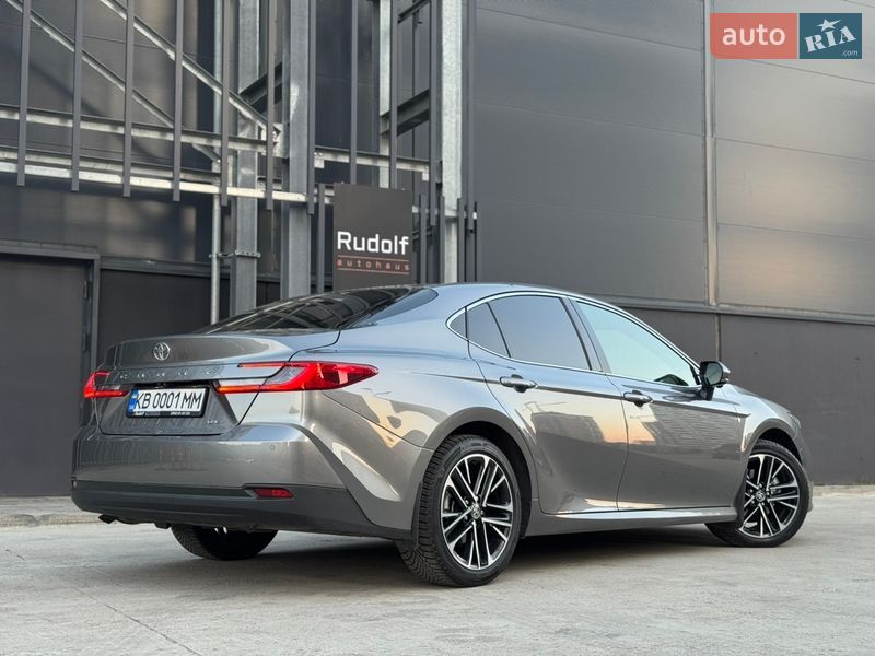 Седан Toyota Camry 2024 в Києві