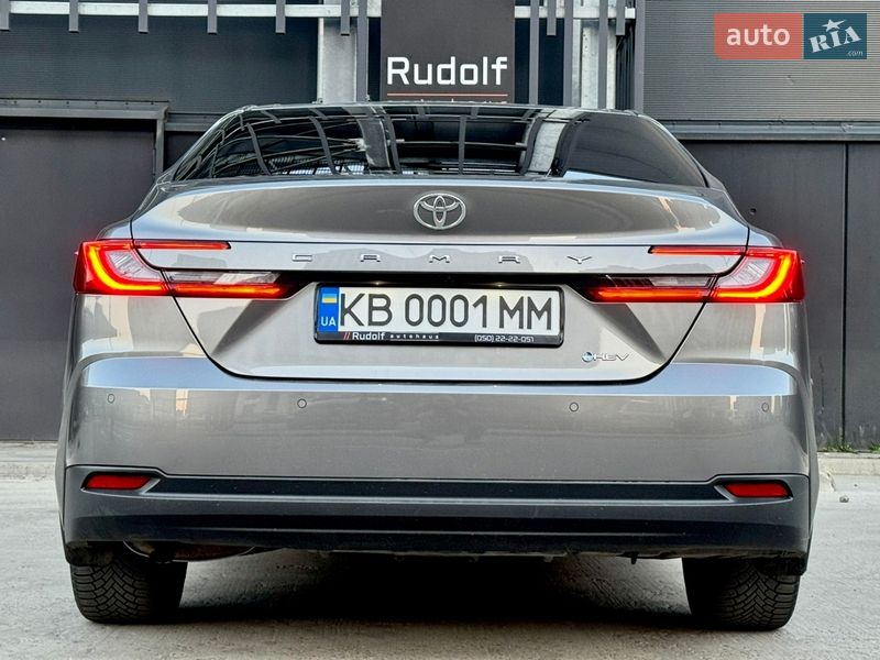 Седан Toyota Camry 2024 в Києві