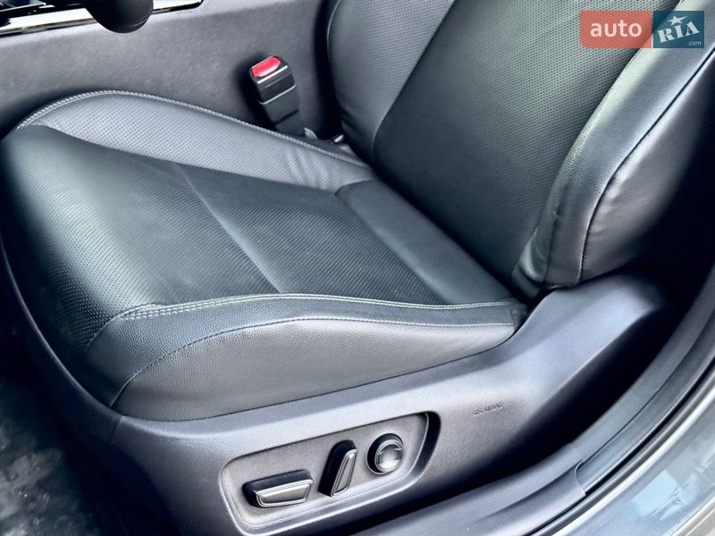 Седан Toyota Camry 2024 в Києві