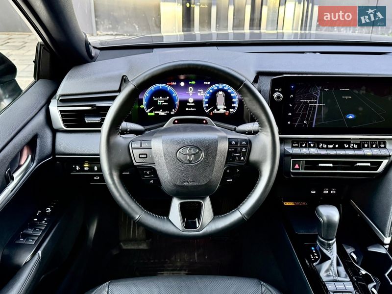 Седан Toyota Camry 2024 в Києві