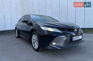 Седан Toyota Camry 2018 в Києві