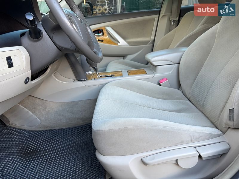 Седан Toyota Camry 2006 в Киеве