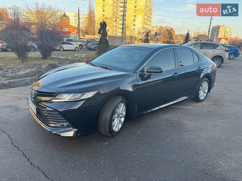 Седан Toyota Camry 2020 в Виннице