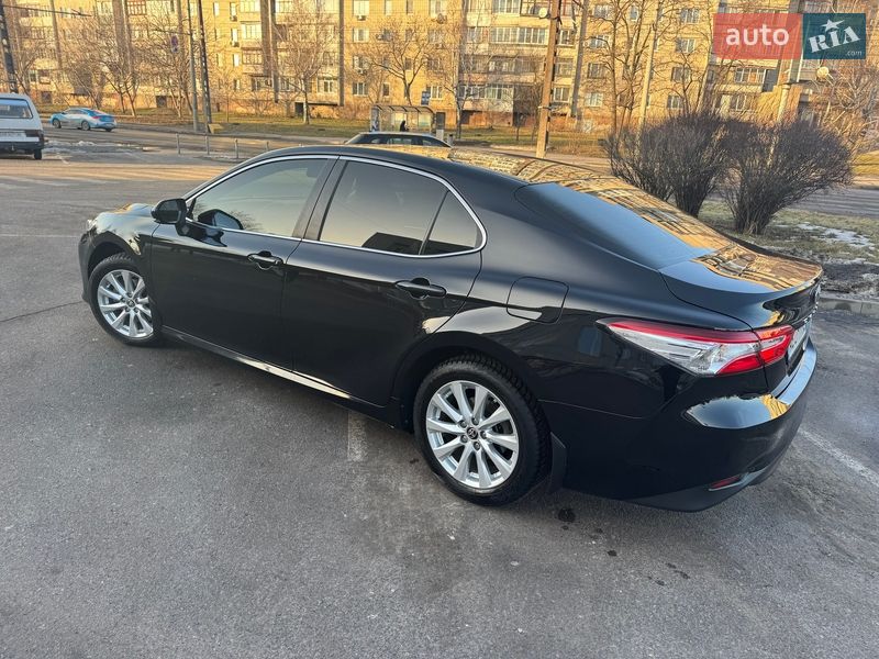 Седан Toyota Camry 2020 в Виннице