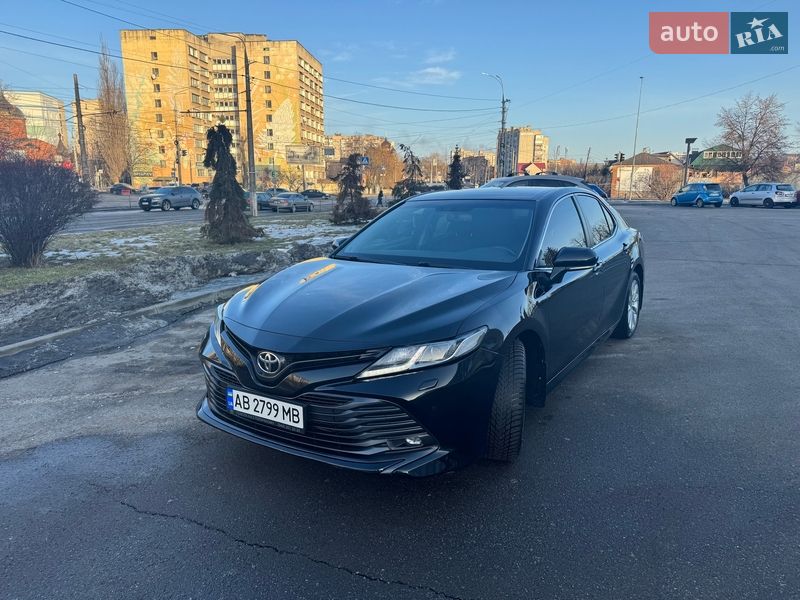 Седан Toyota Camry 2020 в Виннице
